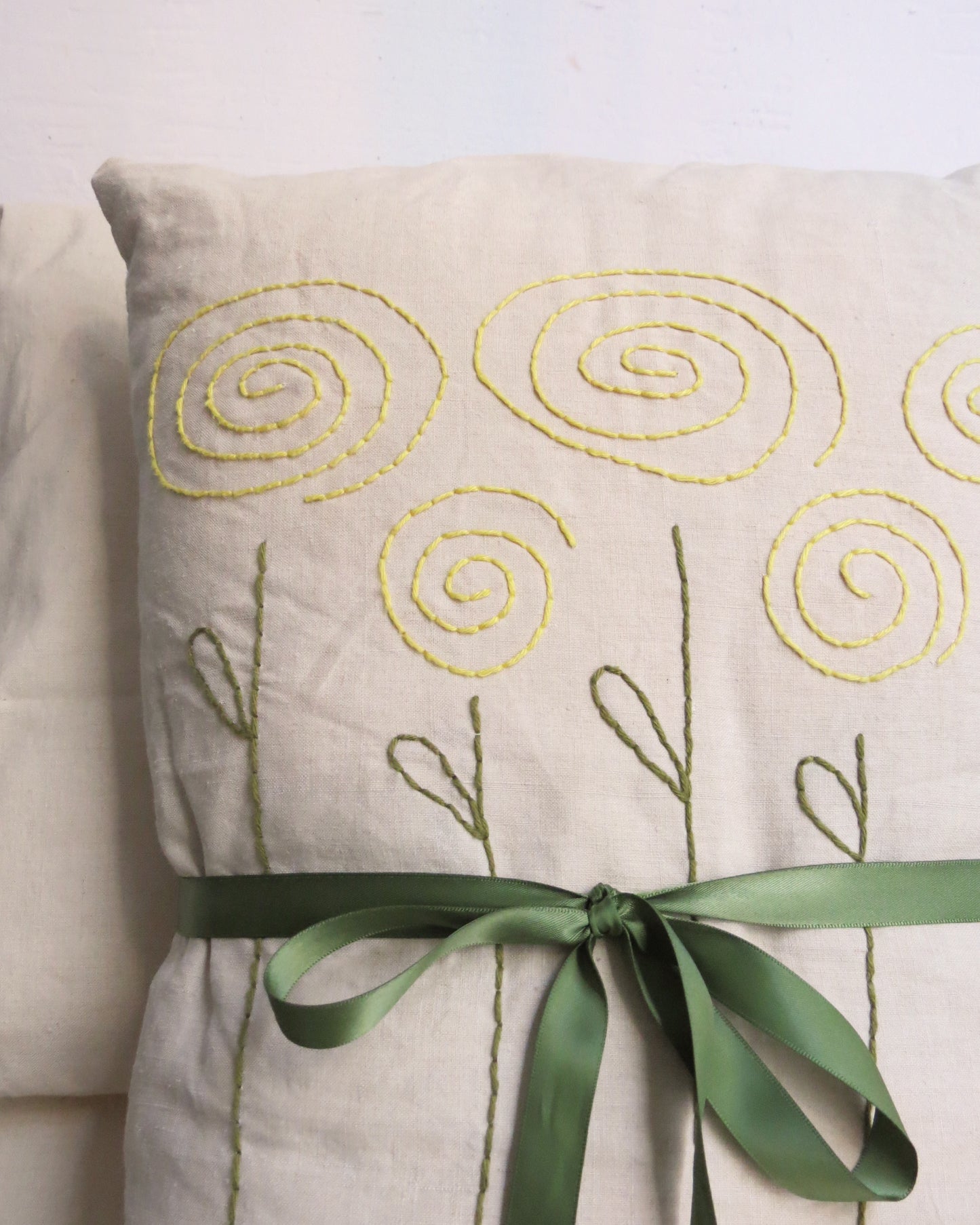 "Bouquet de Roses" Cushion - Yellow