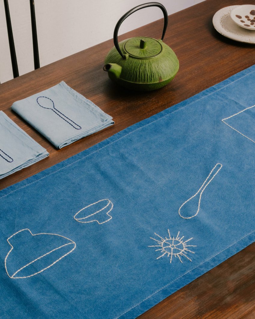 Chemin Fruits de Mer Indigo Table Runner