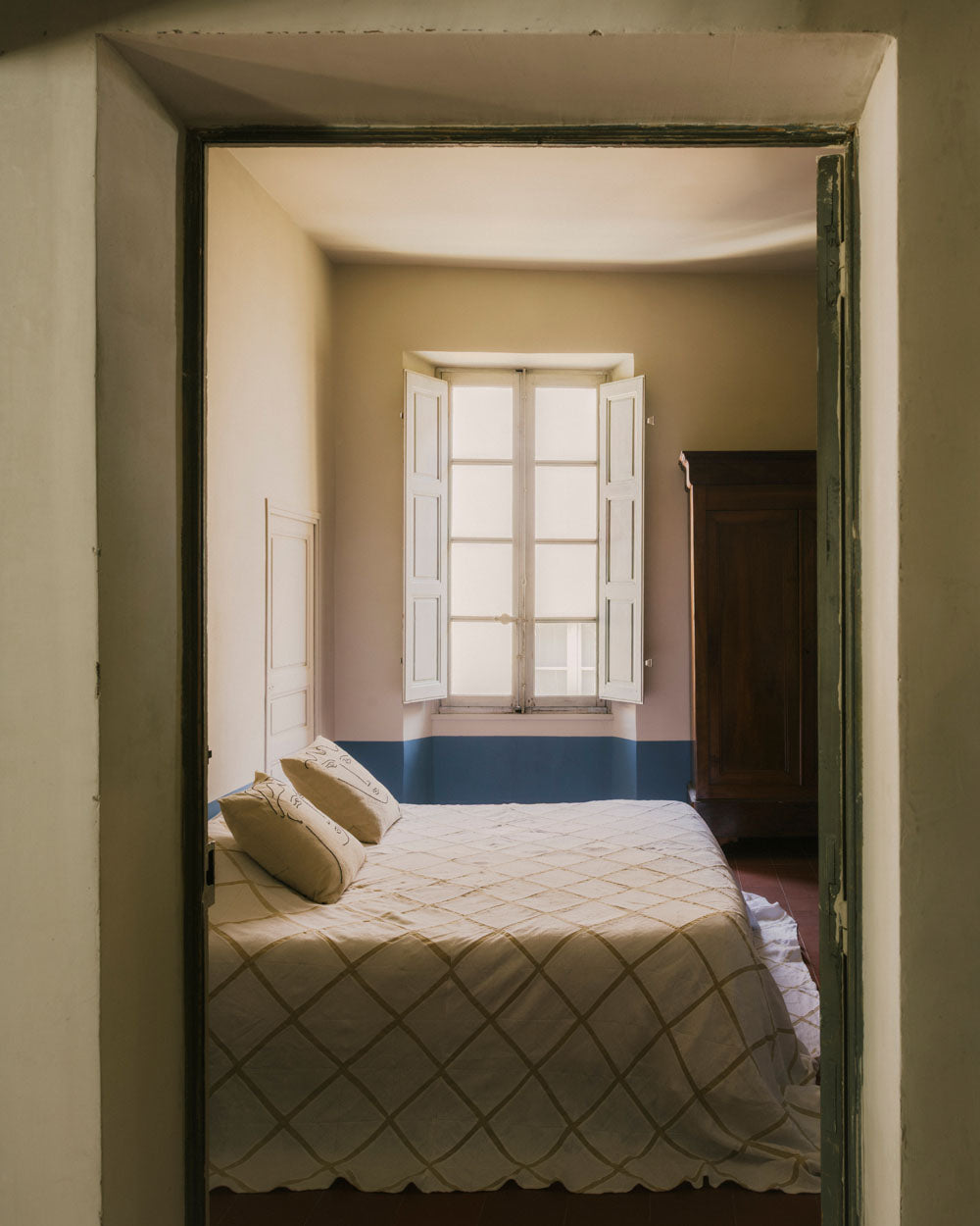 Jeté de Lit Grillage de "A Well-Dressed Apartment" 