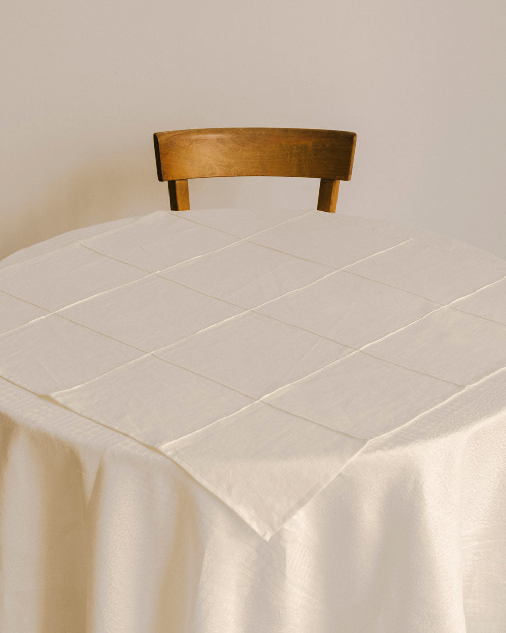 Checkered Pleated Overlay Tablecloth
