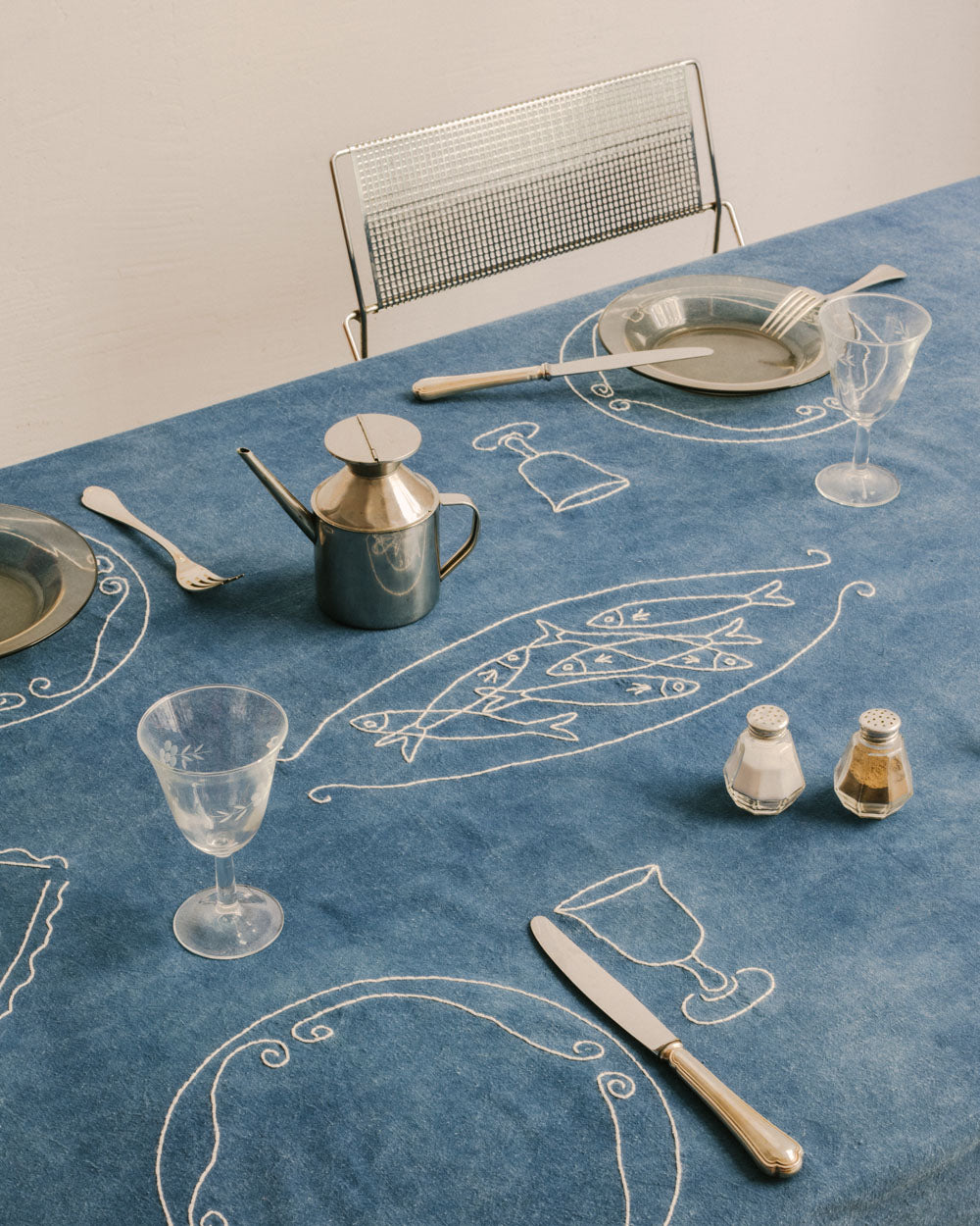 Nappe brodée à la main, broderie ajourée, couvre-table Nappe brodée à la main, broderie ajourée, couvre-table