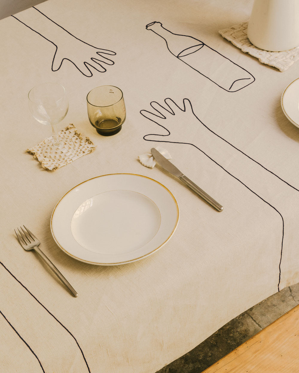 Mains sur la Table Tablecloth - Black